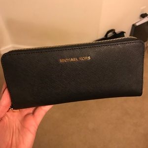 Michael Kors Jet Set Travel Leather Wallet